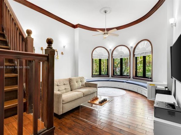 744 Lakeview Dr, Miami Beach FL 33140