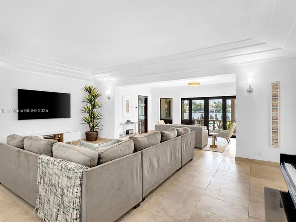 744 Lakeview Dr, Miami Beach FL 33140