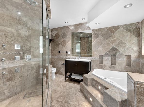744 Lakeview Dr, Miami Beach FL 33140