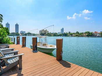 744 Lakeview Dr