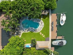 744 Lakeview Dr, Miami Beach FL 33140