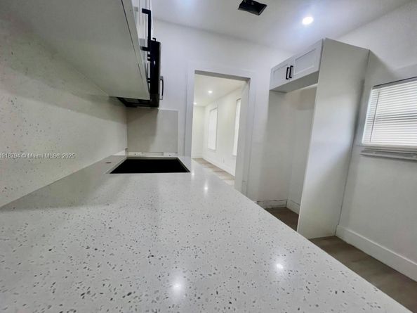 1800 SW 3rd St  unit B, Miami FL 33135