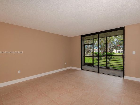 901 Colony Point Cir 102, Pembroke Pines FL 33026