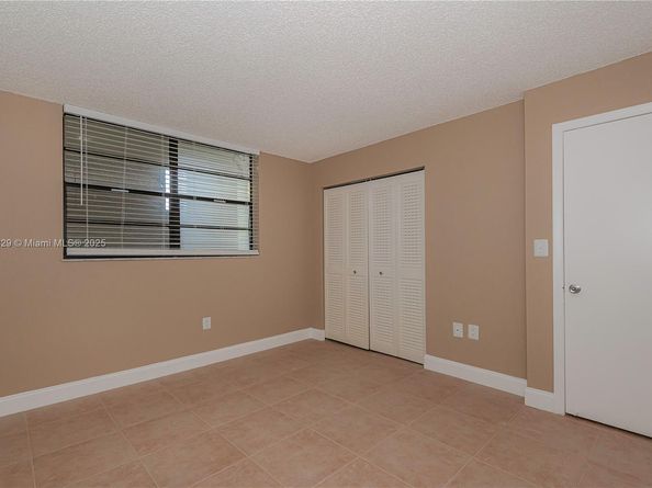 901 Colony Point Cir 102, Pembroke Pines FL 33026