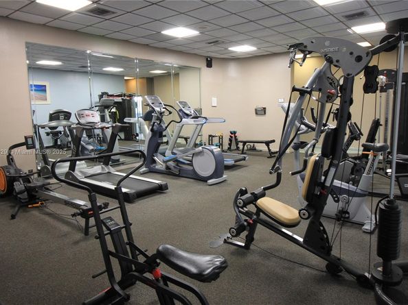 901 Colony Point Cir 102, Pembroke Pines FL 33026