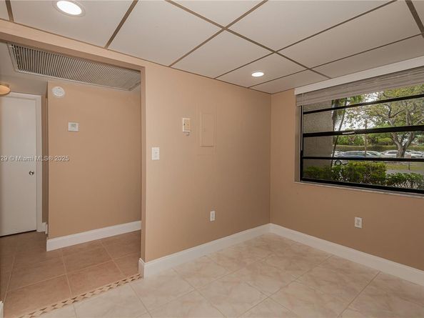 901 Colony Point Cir 102, Pembroke Pines FL 33026