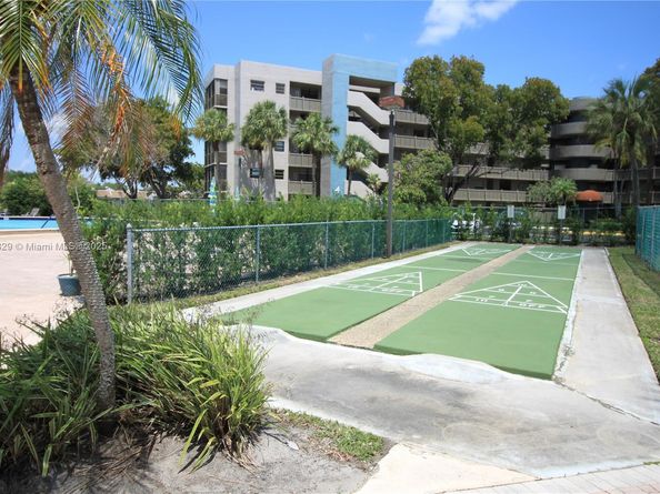 901 Colony Point Cir 102, Pembroke Pines FL 33026