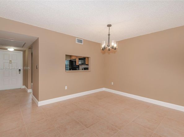 901 Colony Point Cir 102, Pembroke Pines FL 33026
