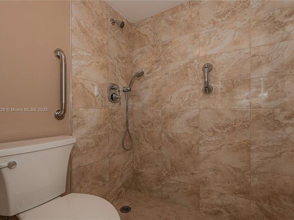 901 Colony Point Cir 102, Pembroke Pines FL 33026