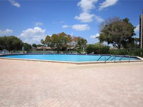 901 Colony Point Cir 102, Pembroke Pines FL 33026
