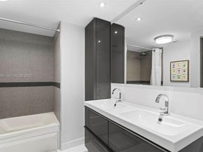 1000 W Island Blvd 812, Aventura FL 33160