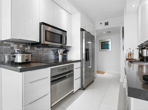 1000 W Island Blvd 812, Aventura FL 33160