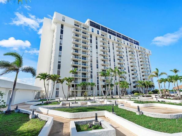 13499 Biscayne Blvd 602, North Miami FL 33181