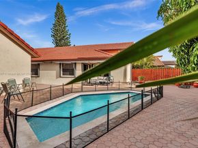 631 SW 113th Ave, Pembroke Pines FL 33025