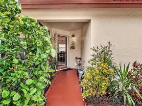 631 SW 113th Ave, Pembroke Pines FL 33025