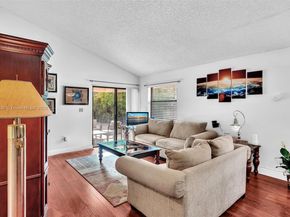 631 SW 113th Ave, Pembroke Pines FL 33025