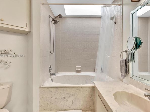 631 SW 113th Ave, Pembroke Pines FL 33025