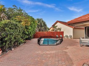 631 SW 113th Ave, Pembroke Pines FL 33025