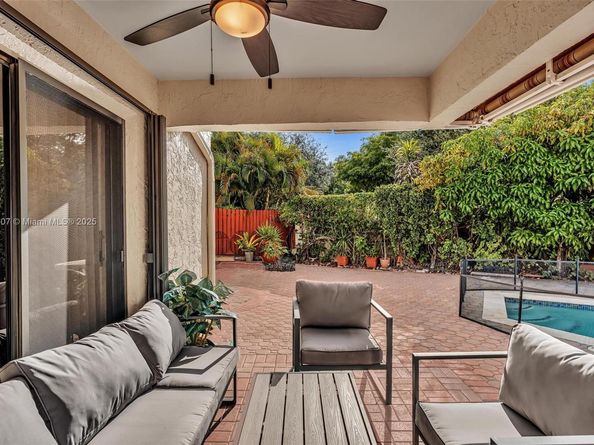 631 SW 113th Ave, Pembroke Pines FL 33025
