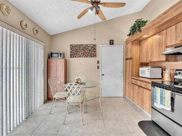 631 SW 113th Ave, Pembroke Pines FL 33025