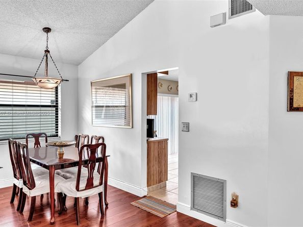 631 SW 113th Ave, Pembroke Pines FL 33025