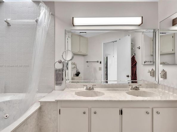 631 SW 113th Ave, Pembroke Pines FL 33025