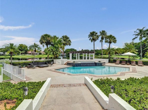 2950 Surrey Lane, Weston FL 33331