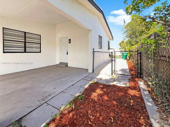 515 NW 30th Ter, Fort Lauderdale FL 33311