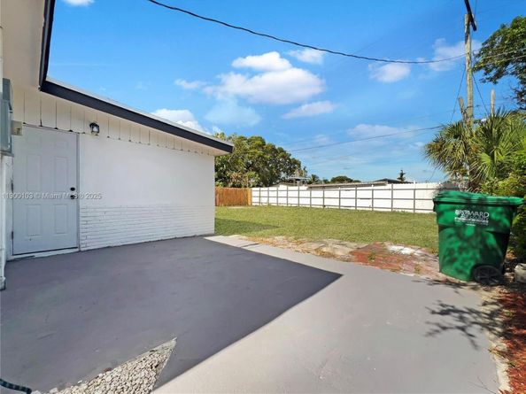 515 NW 30th Ter, Fort Lauderdale FL 33311