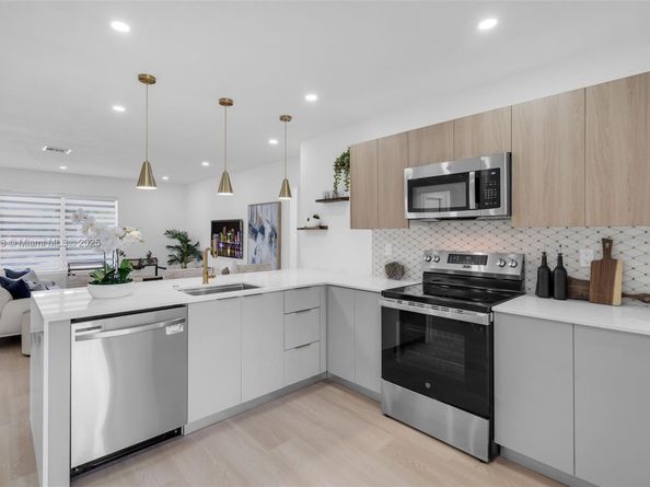 515 NW 30th Ter, Fort Lauderdale FL 33311