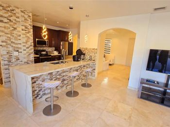 2105 NE 40th Ave