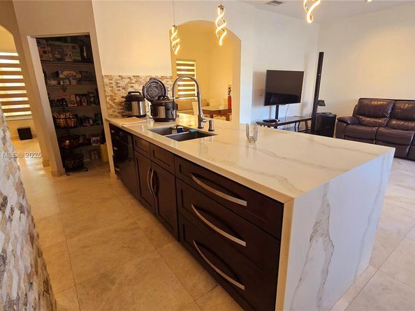 2105 NE 40th Ave, Homestead FL 33033