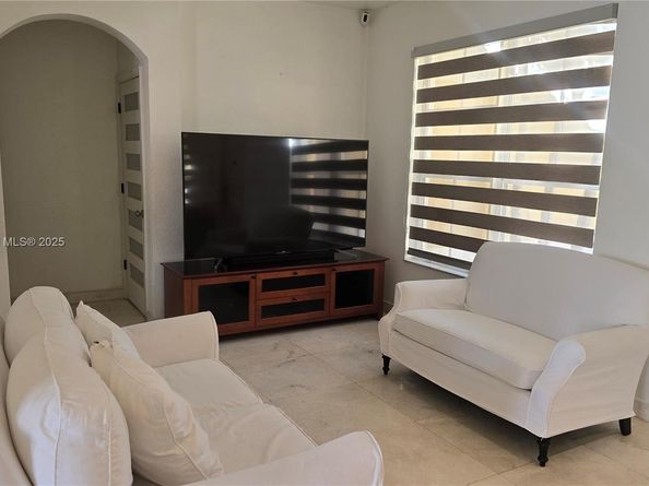 2105 NE 40th Ave, Homestead FL 33033