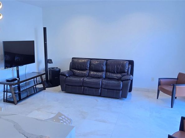 2105 NE 40th Ave, Homestead FL 33033