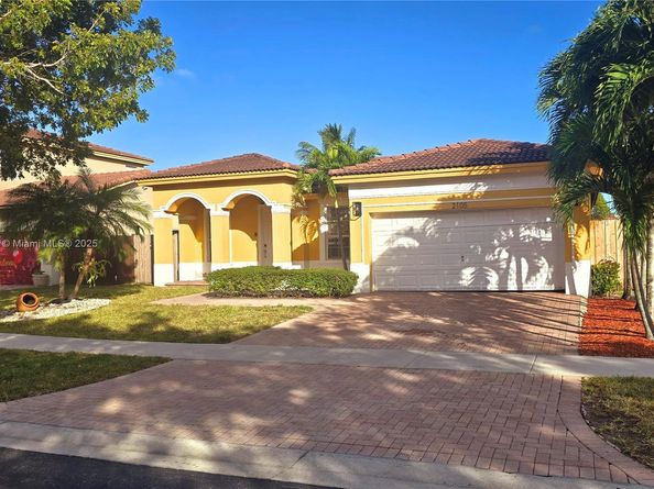 2105 NE 40th Ave, Homestead FL 33033