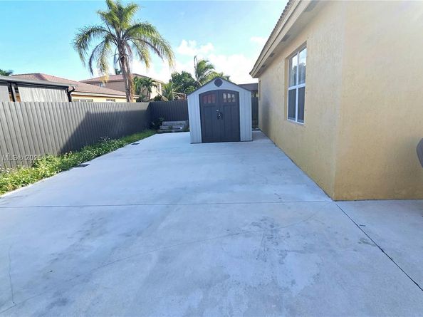 2105 NE 40th Ave, Homestead FL 33033
