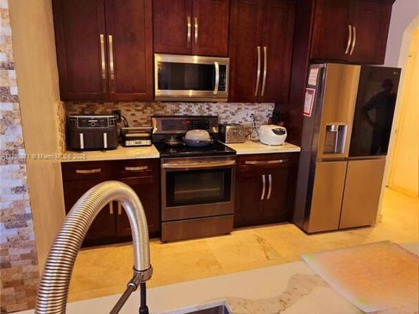2105 NE 40th Ave, Homestead FL 33033