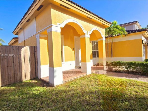 2105 NE 40th Ave, Homestead FL 33033