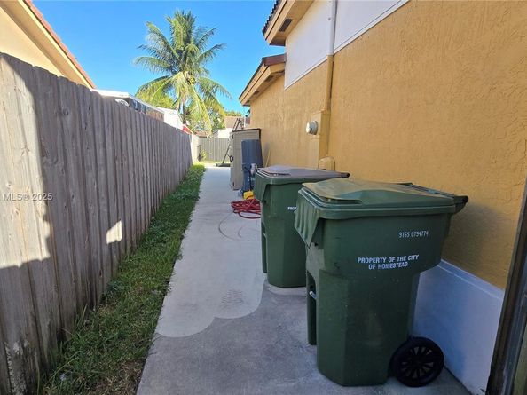 2105 NE 40th Ave, Homestead FL 33033