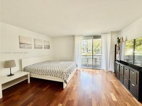 934 NE 27th Ave, Hallandale Beach FL 33009