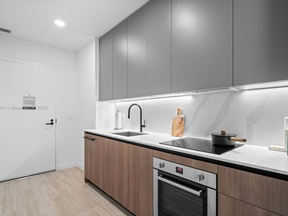 580 72nd St 1908, Miami Beach FL 33141