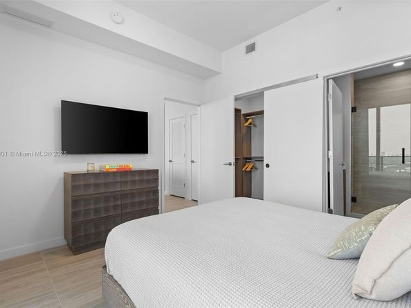 580 72nd St 1908, Miami Beach FL 33141