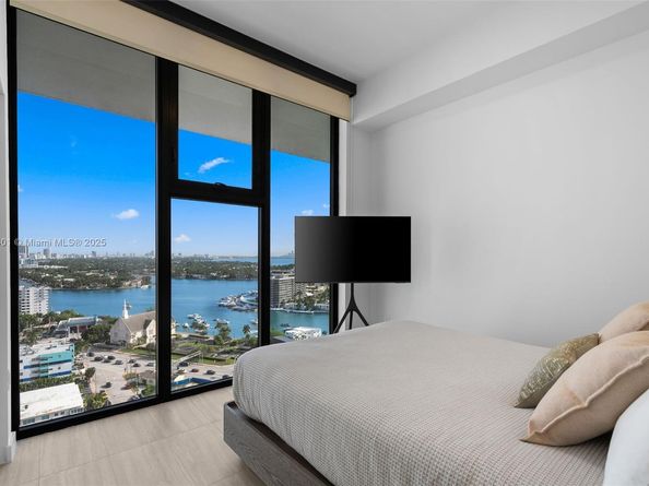 580 72nd St 1908, Miami Beach FL 33141