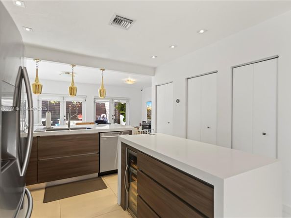 2924 Bridgeport Ave, Miami FL 33133