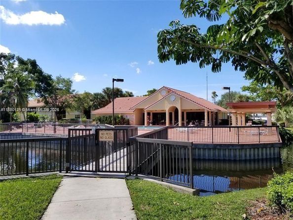5721 Riverside Dr 302B5, Coral Springs FL 33067
