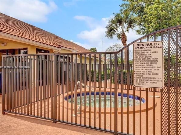5721 Riverside Dr 302B5, Coral Springs FL 33067