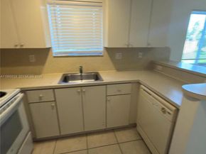 930 NE 34th Ave 201, Homestead FL 33033