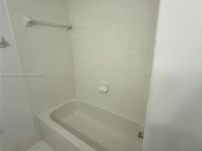 930 NE 34th Ave 201, Homestead FL 33033