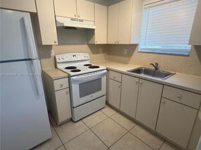 930 NE 34th Ave 201, Homestead FL 33033