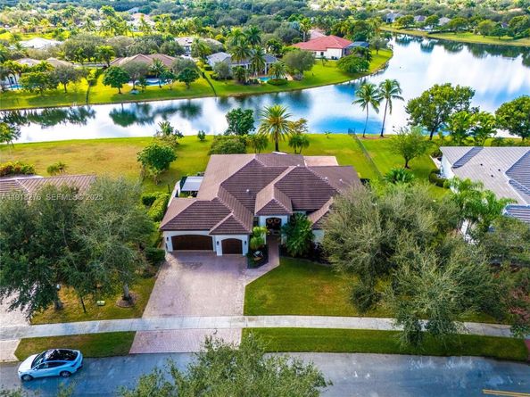 13372 SW 40th St, Davie FL 33330